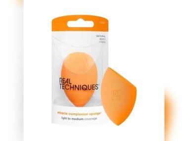 Skin-Texture Minimizing Makeup Techniques