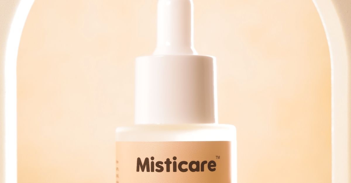 Applying vitamin C serum