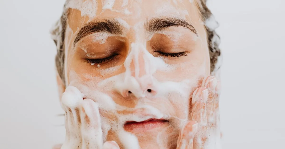 Foam cleansing the face