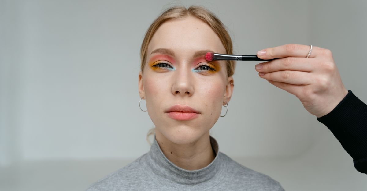 Apply Makeup Beginners