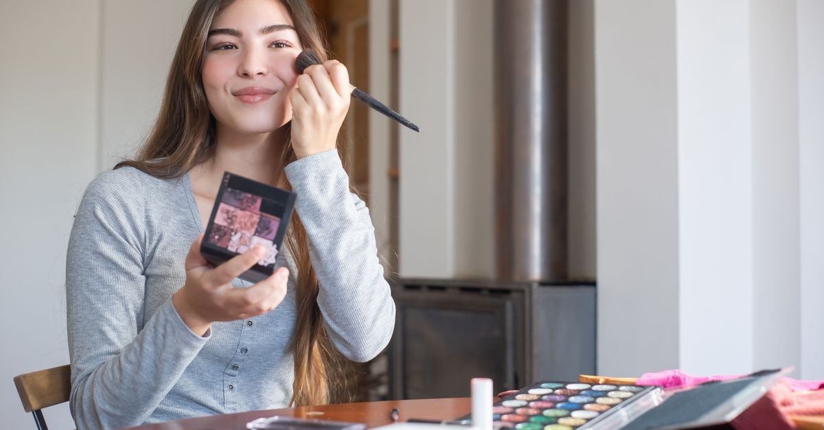 Apply Makeup Beginners
