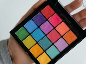 Eyeshadow palette with multiple colours and finishes