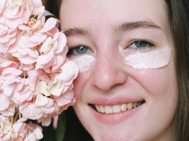Treating dark circles under the eyes