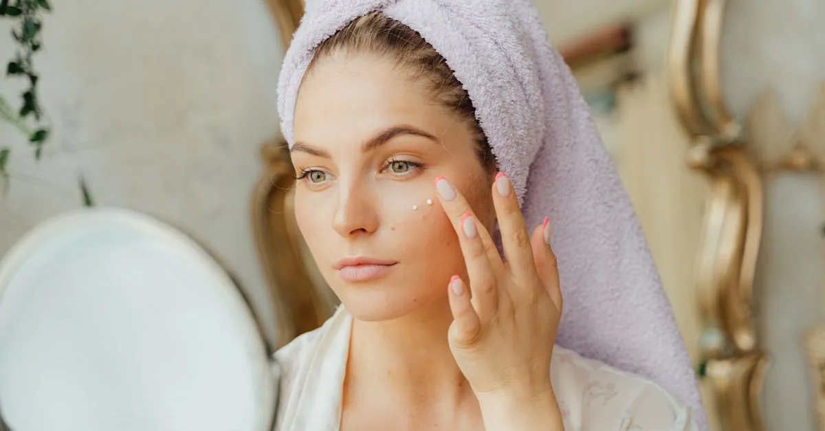 A gentle moisturizer helps repair the skin barrier