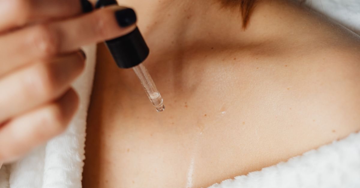 Applying retinoid serum with a dropper